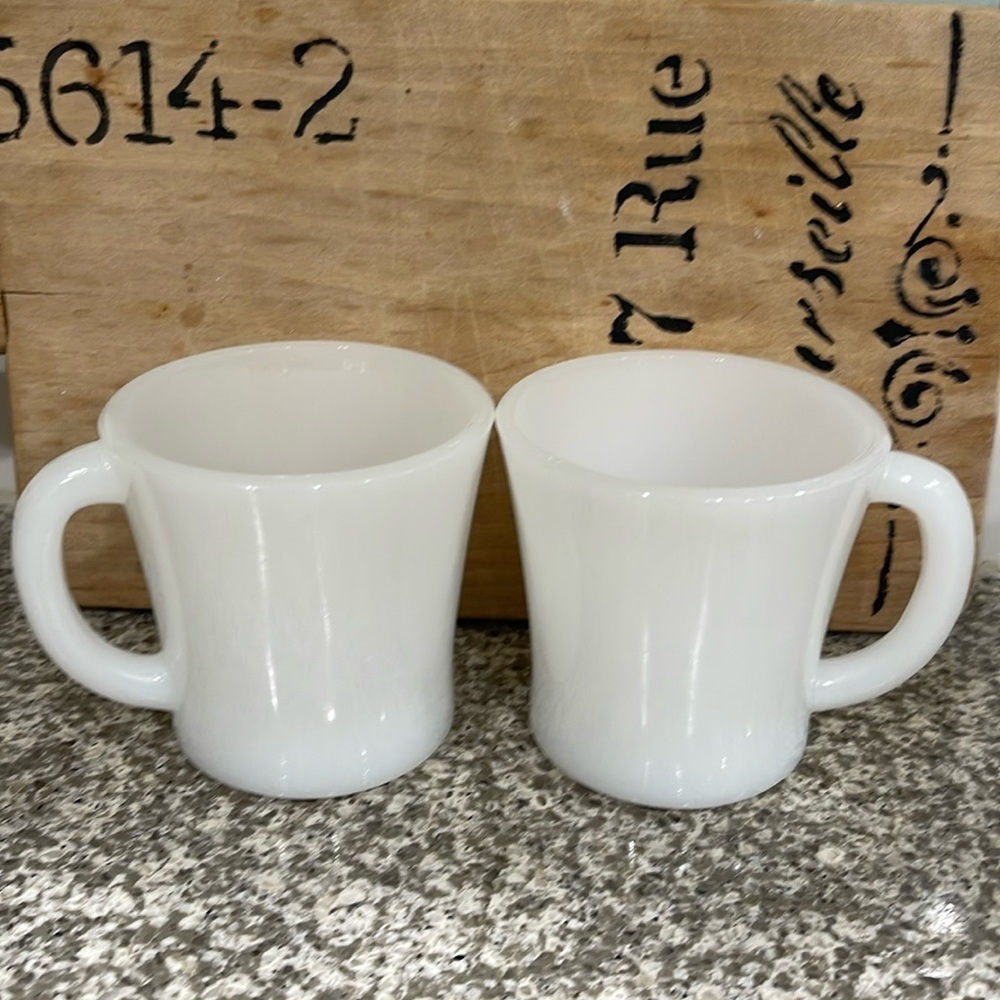 Set of 2 Vintage Milk glass mugs